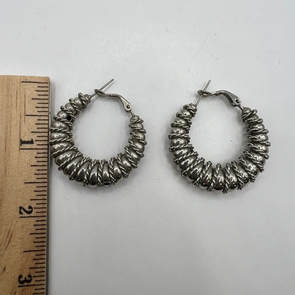 Scalloped Hoop Pierced Earrings Silver Tone‎ Rope Wrapped